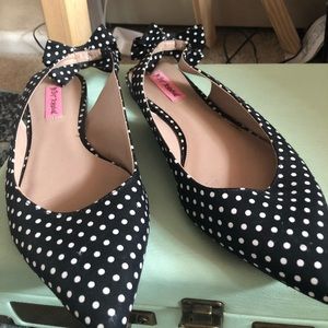 Betsy Johnson size 9 pointed toe flats